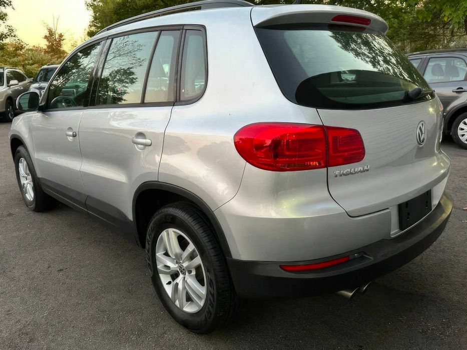 Volkswagen Tiguan S      2015