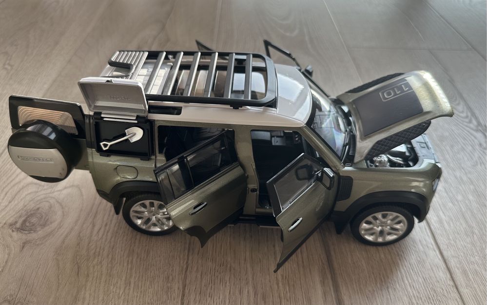 Модель моделька 1:18 1/18 Land Rover Defender