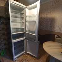 Продам класний холодильник