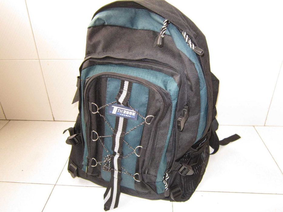 Mochila 25/30L em bom estado
