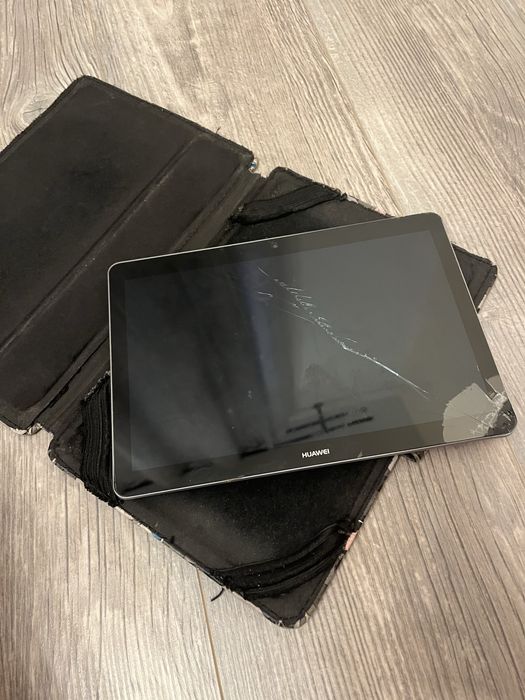 Планшет HUAWEI на запчасти