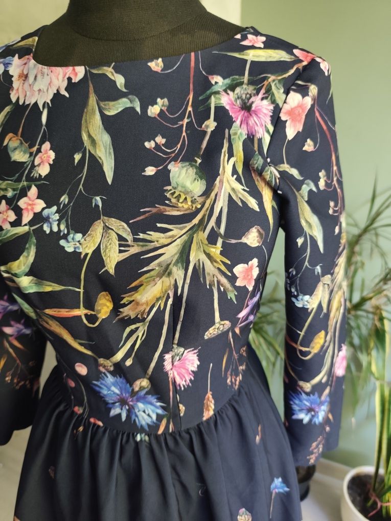 Livia clue piękna sukienka wesele elegancka 34 kwiaty
