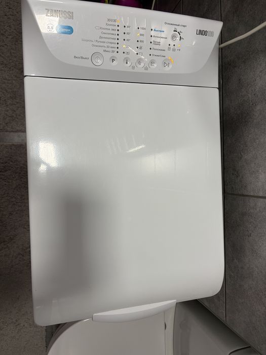стиральная машина Zanussi ZWY 51024 WI с вертикальной загрузкой