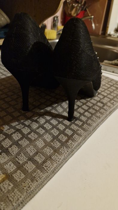 Czarne stylowe szpilki