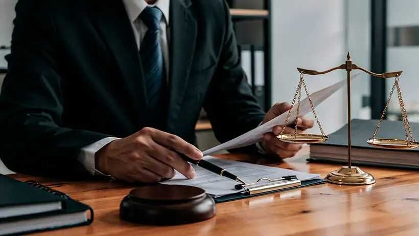 Адвокатські послуги в повному обсязі по всіх справах.