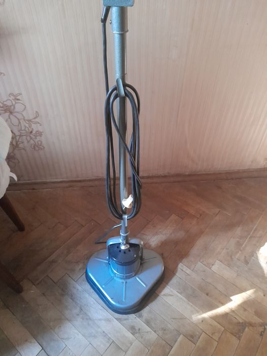 Працюючий Полотер радянських часів