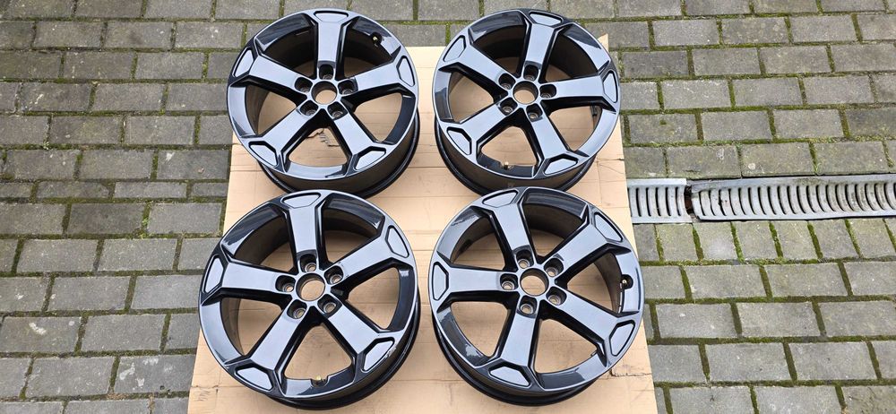 felgi  AUDI  7Jx17",  5x112 , ET 45  śr otw. 57,1mm  VW SEAT SKODA