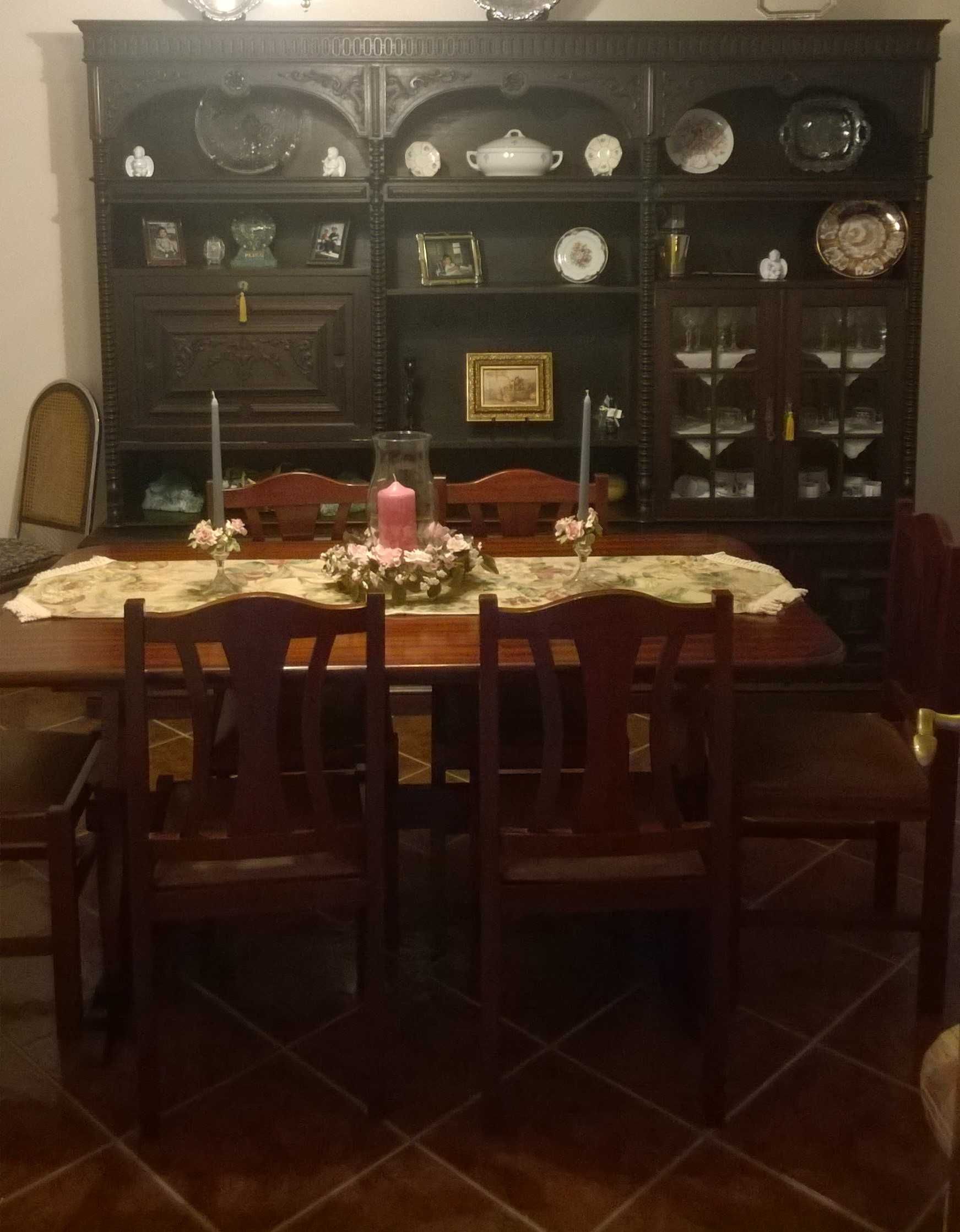 Móvel de Sala  (+ Mesa e Cadeiras e sofás)