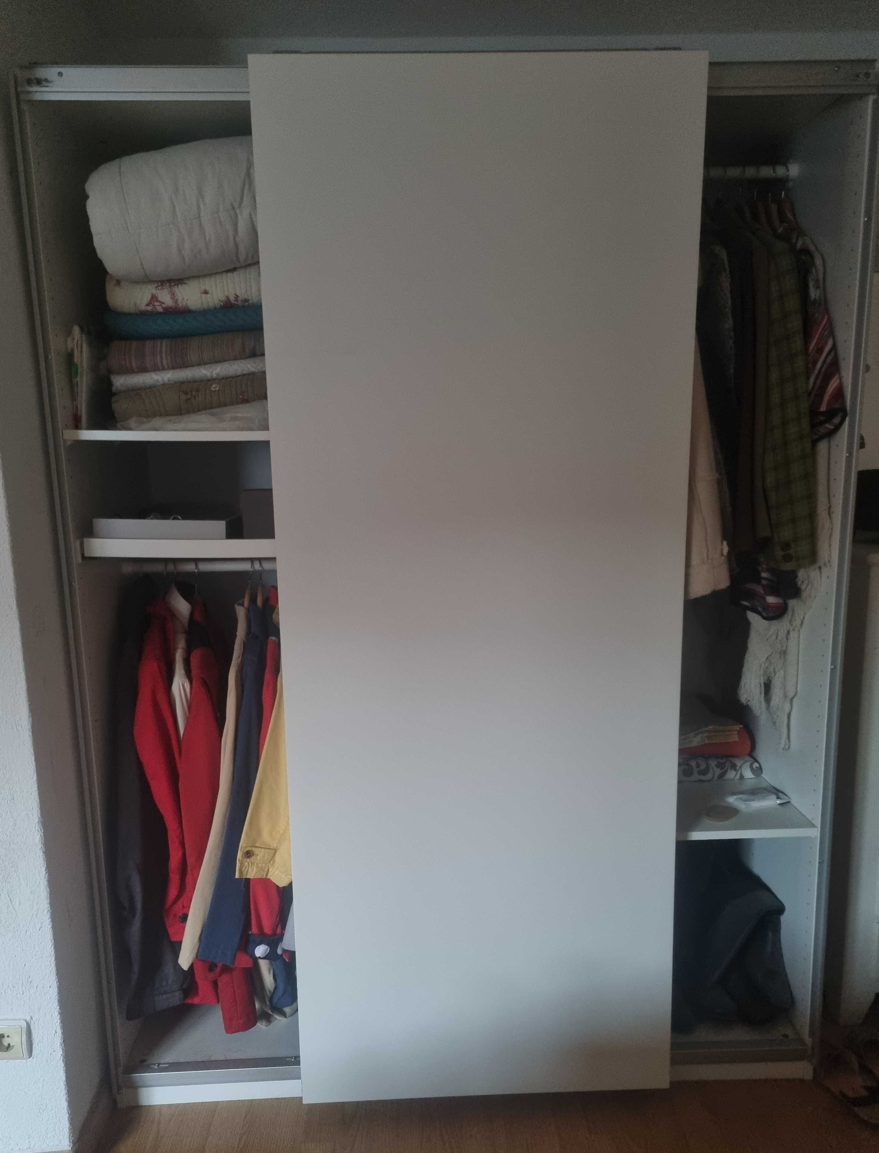 Roupeiro. .IKEA.