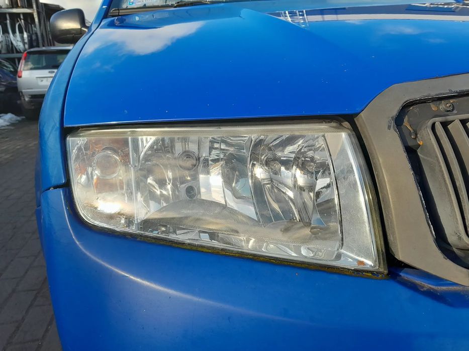 SKODA FABIA LAMPA REFLEKTOR PRAWA PRZEDNIA PRAWY PRZÓD KOLOR: LF5K