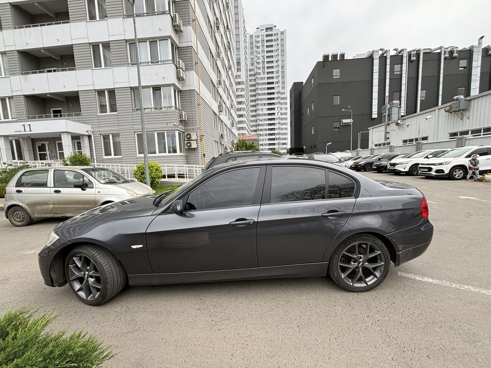 Продам BMW 320i 2005 год, обслужена