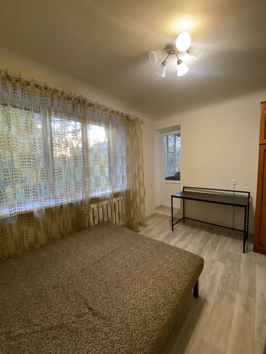 Центр! Трикімнатна покращеного планування з ремонтом. Сертифікат.