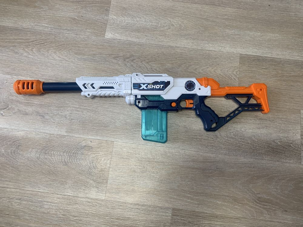 Іграшки Nerf і X Shot