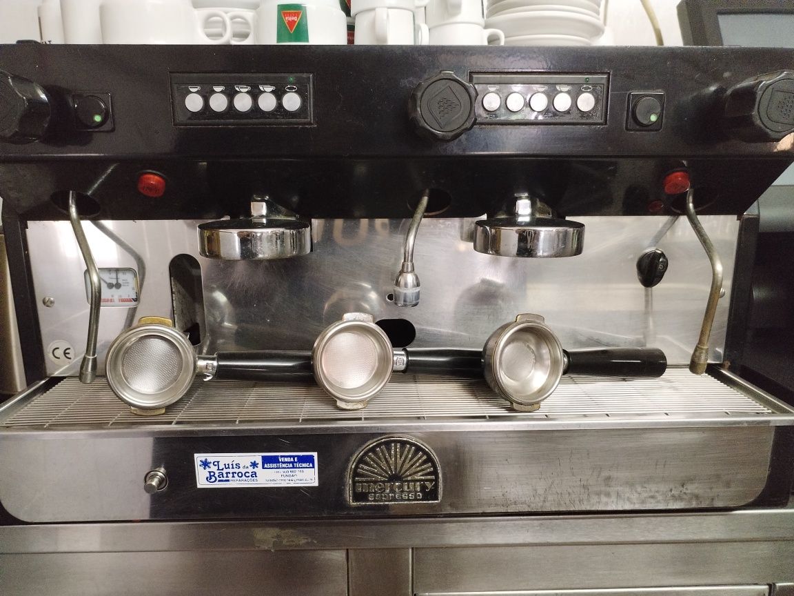 Máquina de Café com chávenas