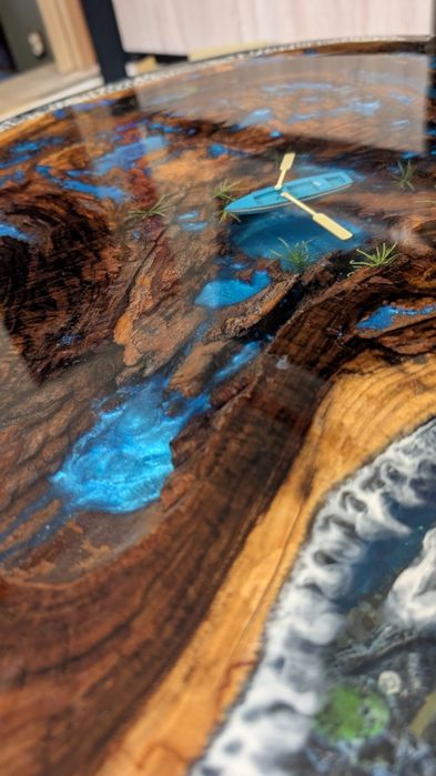 Stolik kawowy 3D orzech włoski  efekt wody żywica epoksydowa