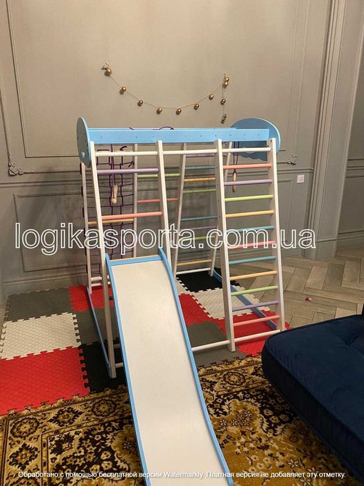 Білий дерев'яний дитячий спортивний комплекс. Розвиваючий центр.
