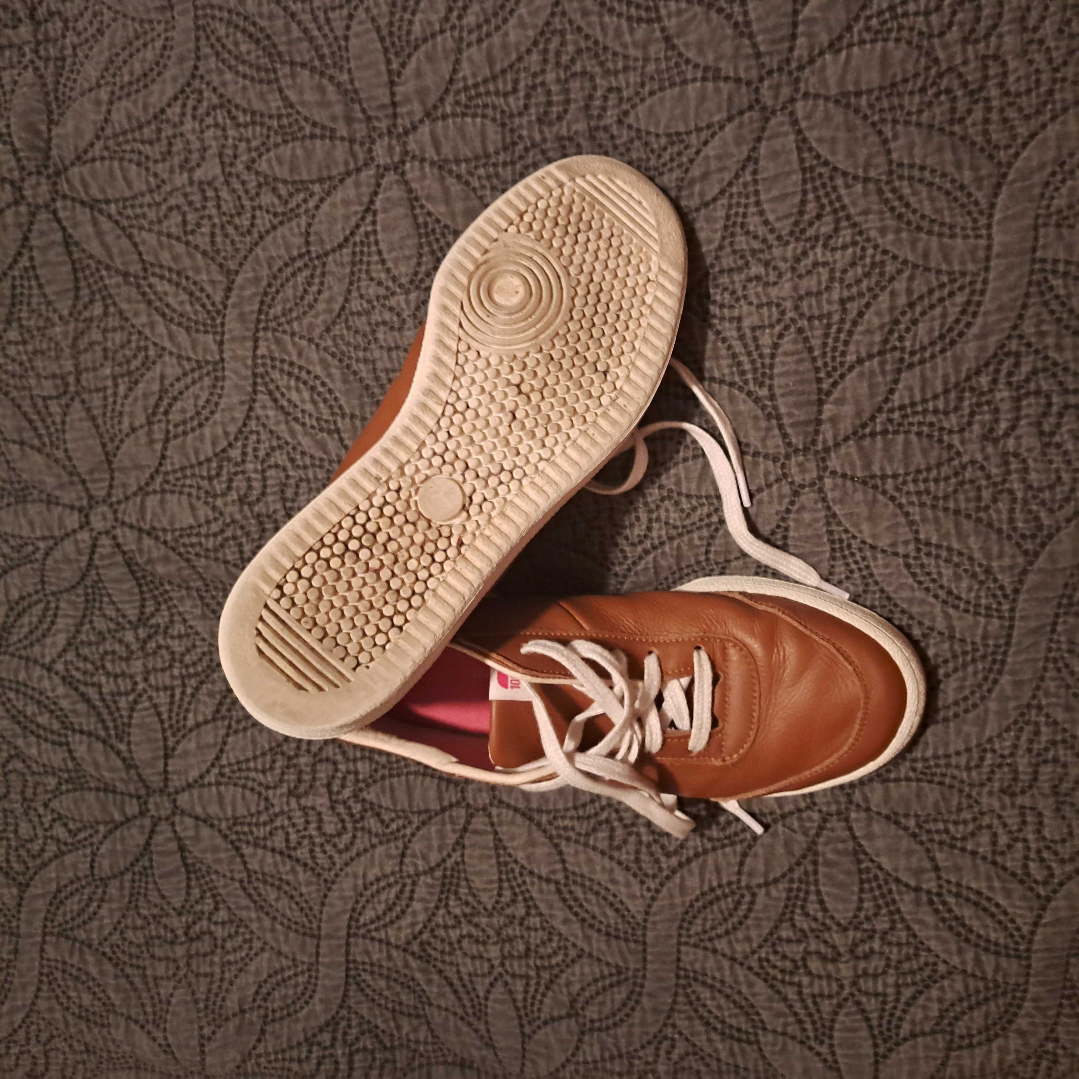 Skórzane karmelowe sneakersy firmy 1083 r. 40