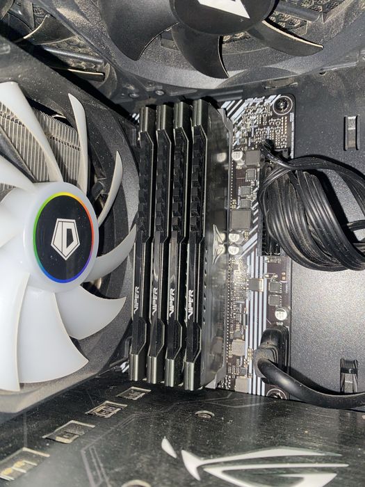 Комплект процесор i5 10400f  і материнська плата