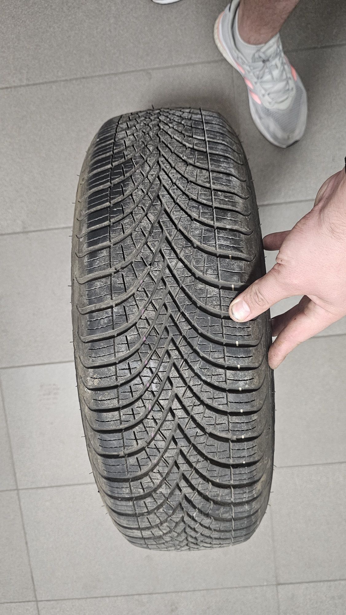 Opony zimowe + opona dojazdowa 185/65 R15