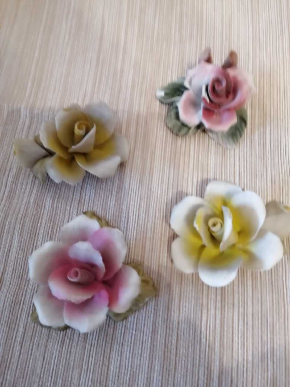 4 Flores em Porcelana