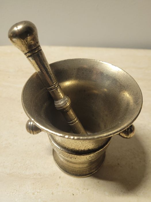 Maly mosiężny moździerz antyk