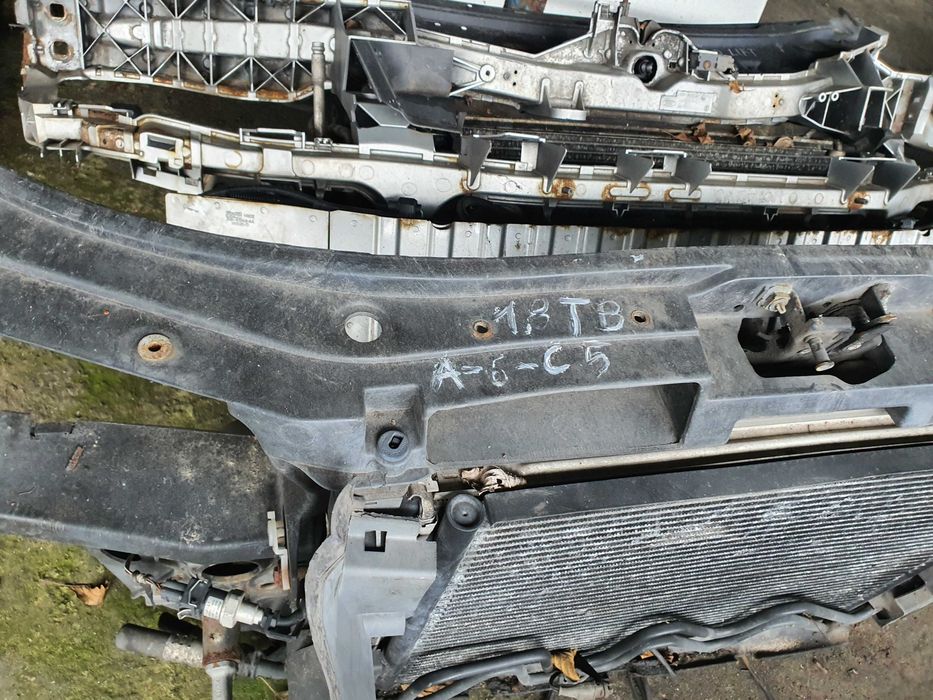 Audi A6 C5 pas przedni