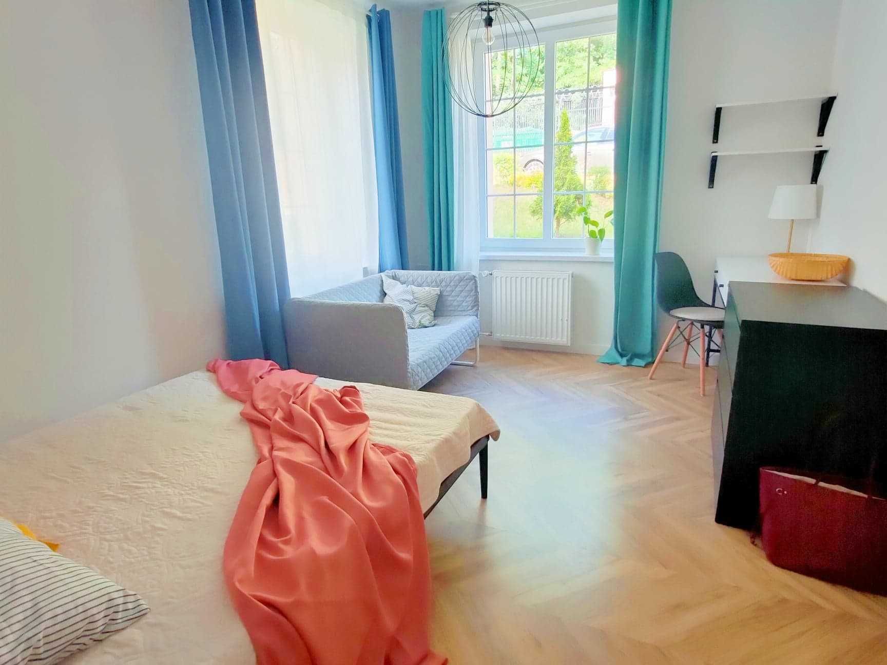 Piękny, duży pokój przy AMW. Parking, piwnica, wifi, tv. Od 26 czerwca