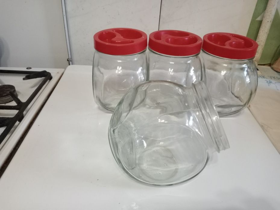 Стеклянные банки 1л750,пустые бутылки