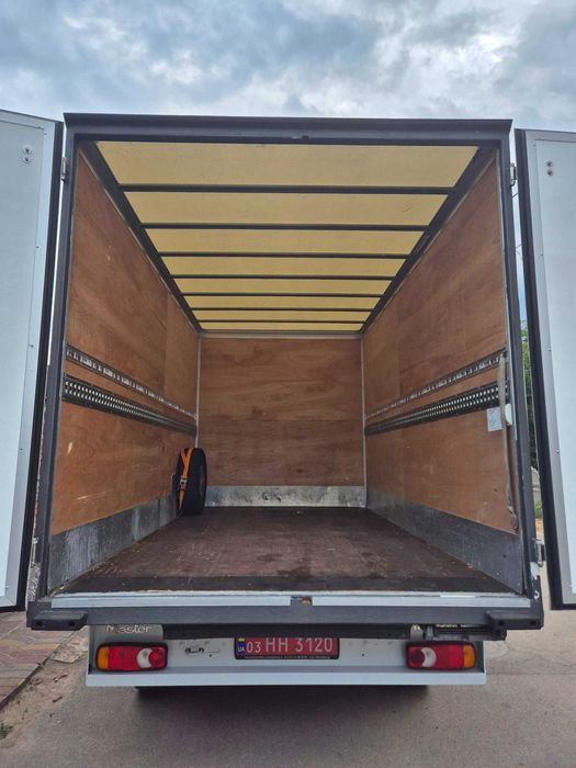 Вантажоперевезення . Вантажники . Вантажні перевезення