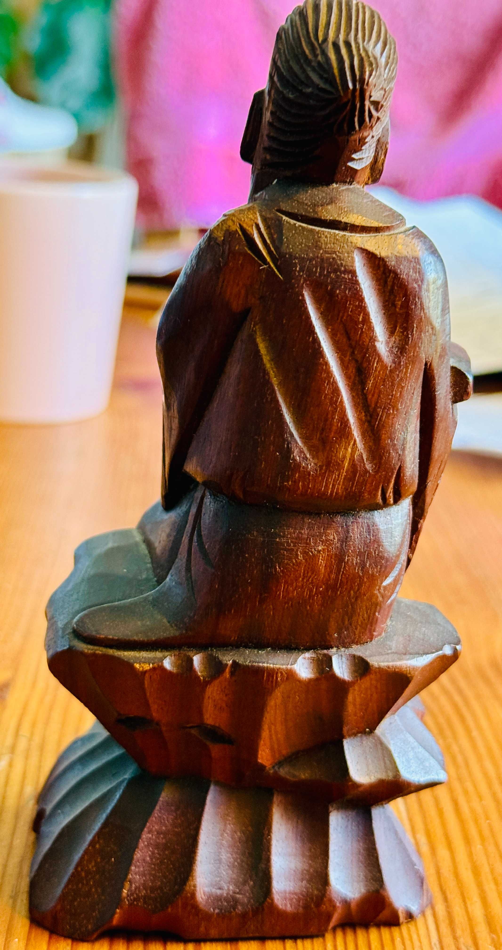 egzotyczne drewno. Figurka, rękodzieło.