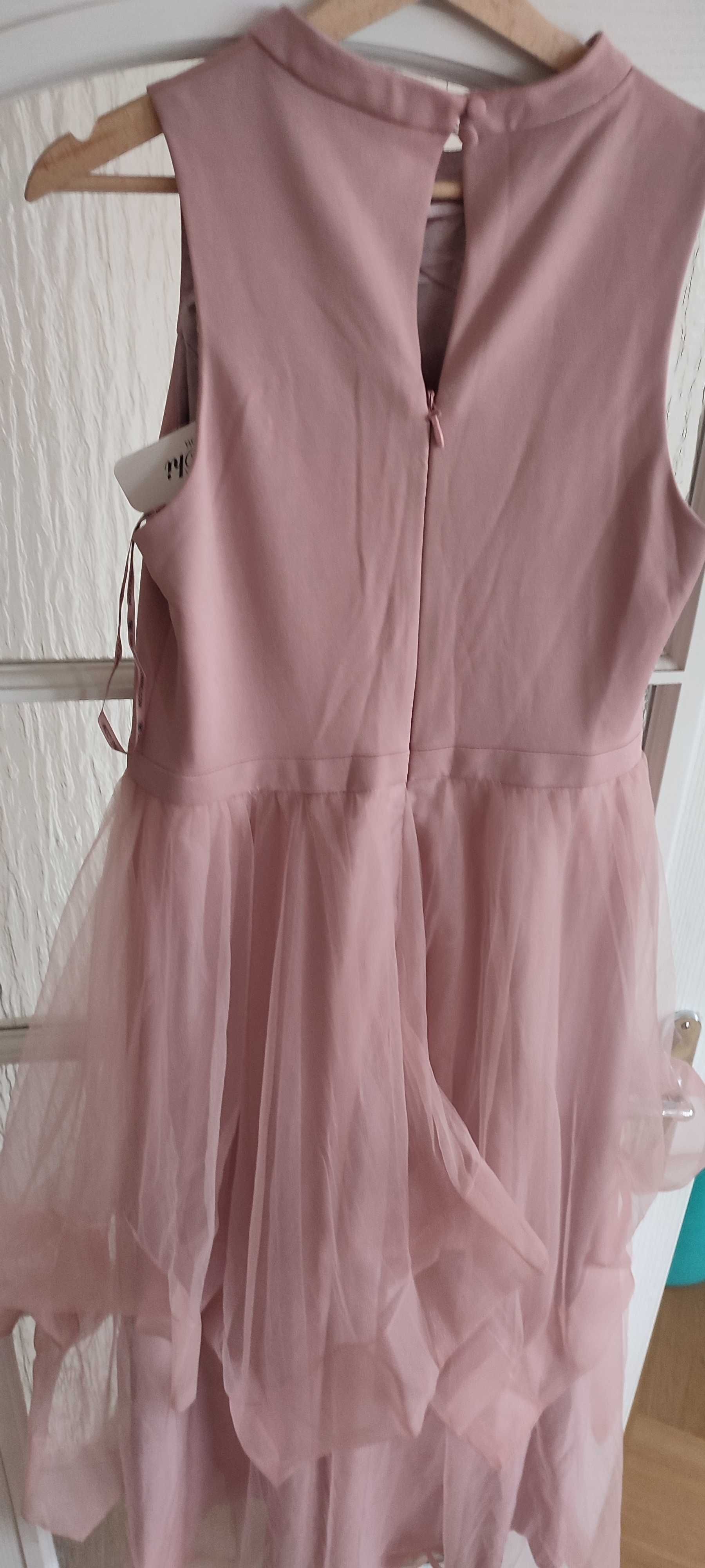 Piękna Chi Chi London Petite Dip Hem High Neck Dress With Tulle Skirt