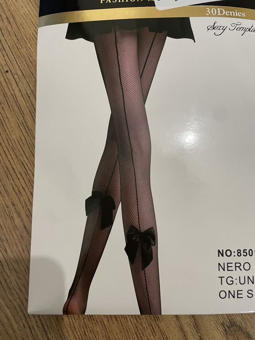 Czarne rajstopy kabaretki z kokardą S/M