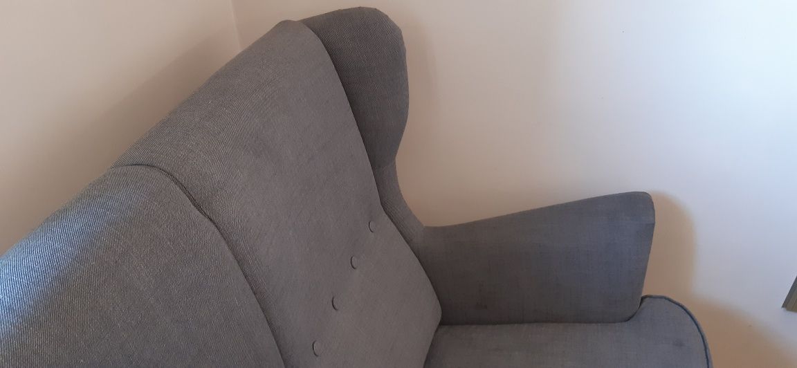 Kanapa Sofa Ikea STRANDMON Uszak w kolorze szarym Nordvalla