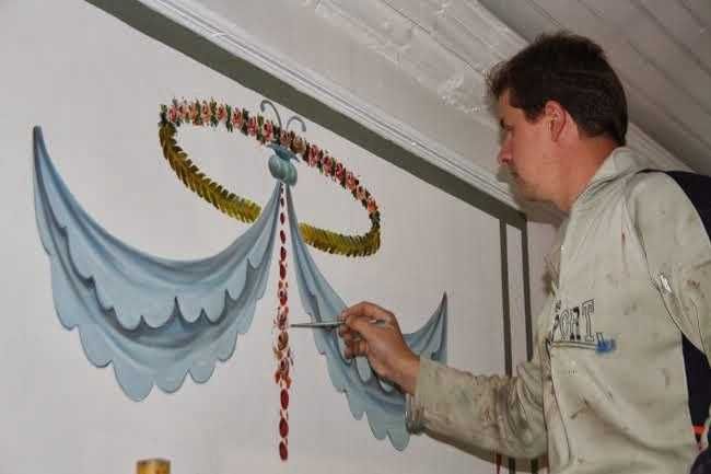 Pintura artística em parede.
