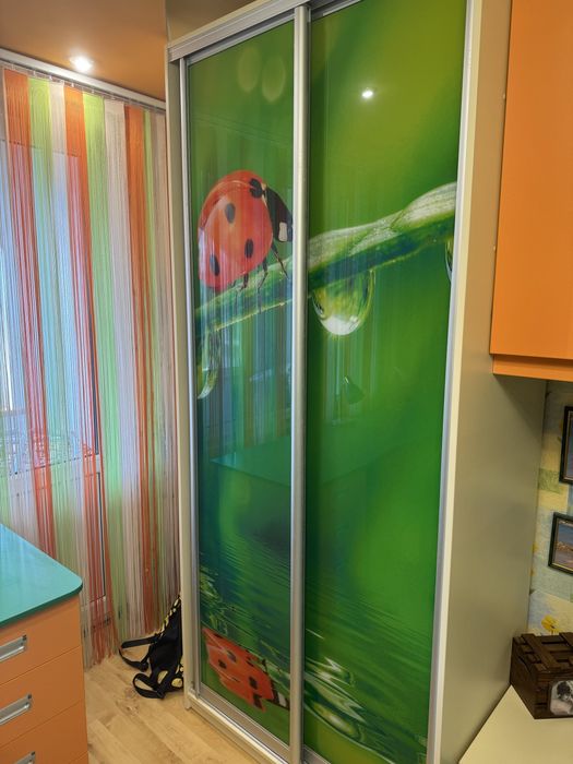 Дитяча кімната, меблі з двоповерховим ліжком