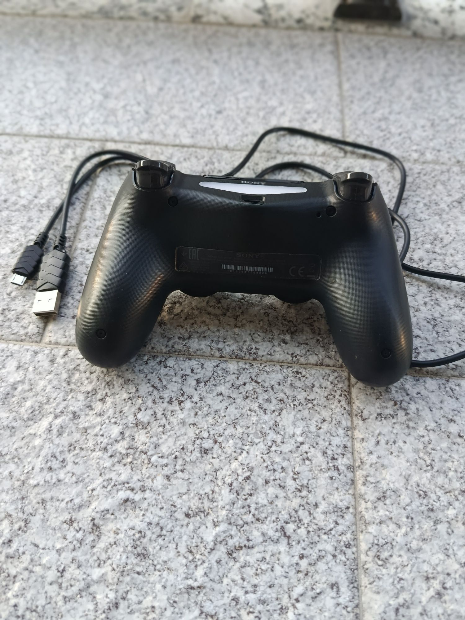 Comando PS4 original com fio de carregamento