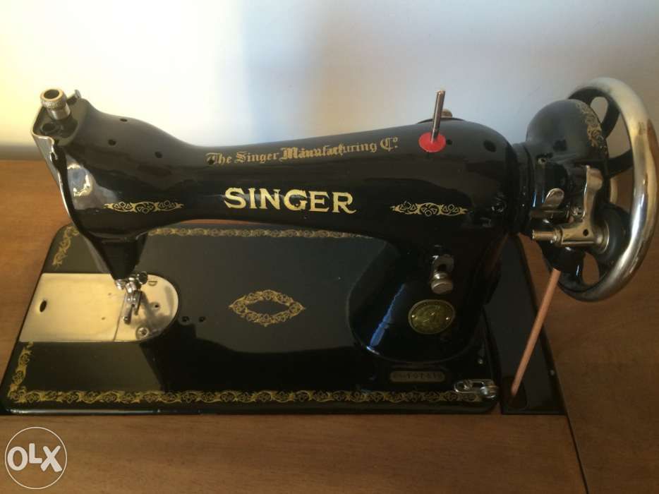 Máquina de Costura Singer Antiga e restaurada - Funciona como nova