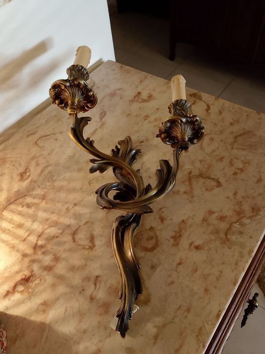 Grande castiçal em latão Luís XV