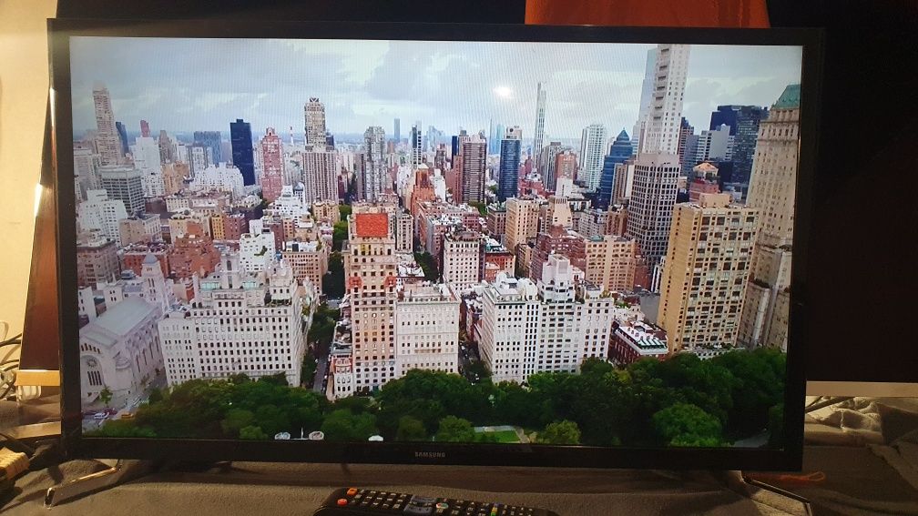 Telewizor LED Samsung 32", SmartTv, Wi-Fi, Netflix, YouTube.