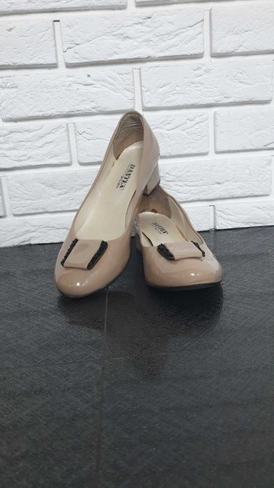 Туфлі лакові жіночі