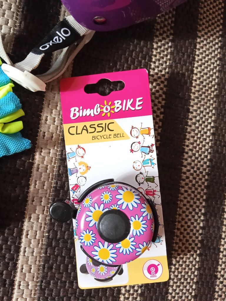 Kask rowerowy dzwonek i rękawiczki