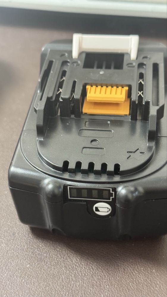 Акумулятор для електроінструментів Makita 18v 5.0 Ah