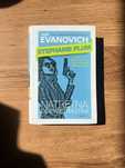 Natrętna dziewiętnastka - Janet Evanovich