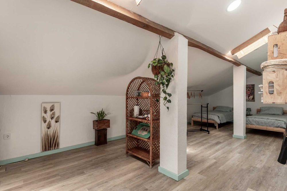 Alugo 1º andar moradia em Fernao Ferro