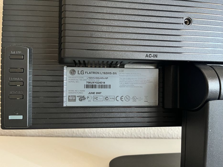 Monitor LG 19” + adaptador entrada HDMI