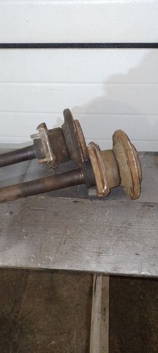 Полуосі заднього моста Міцубісі Л200  96-06 років