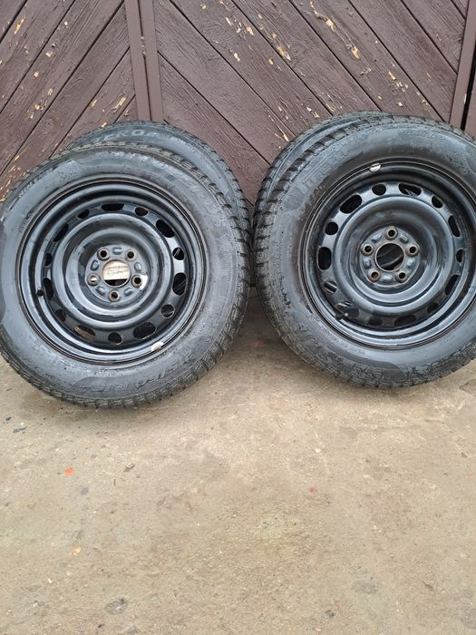 Pirelli zimowe 215/60/16 Mazda