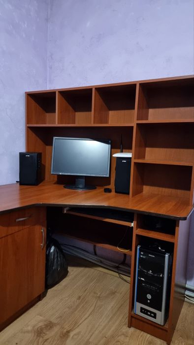 Комп'ютерний стіл кутовий