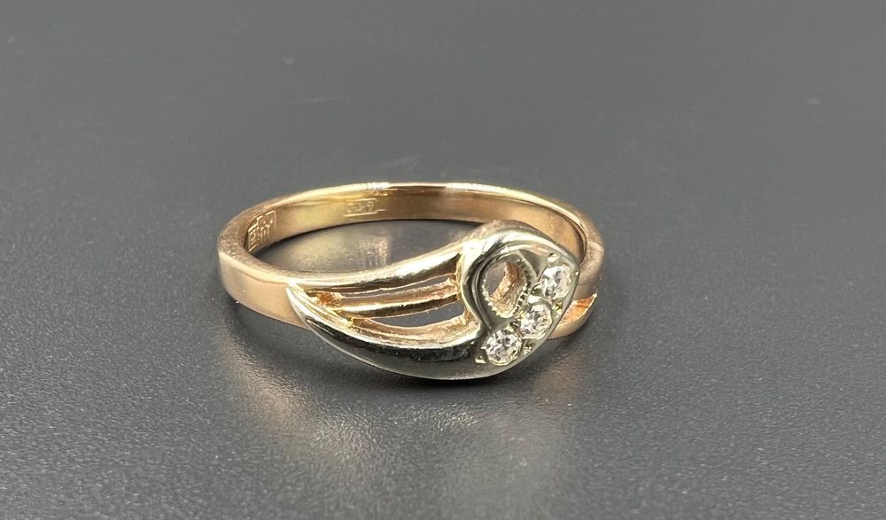 Каблучка золота 585 з діамантами