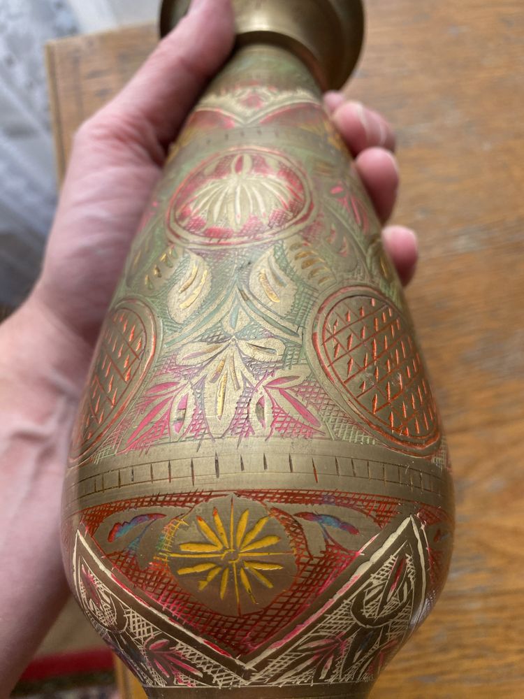 Стародавня антикварна ваза.